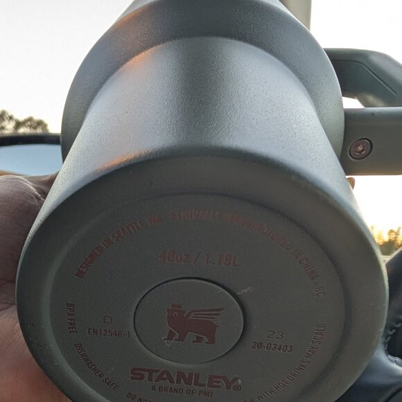 Stanley 40 oz shale - Picture 7 of 9
